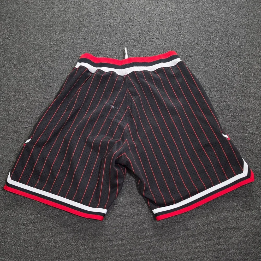 Chicago Bulls Mitchell & Ness Basketball Shorts Mens Large Pinstripe 1996-97 NBA